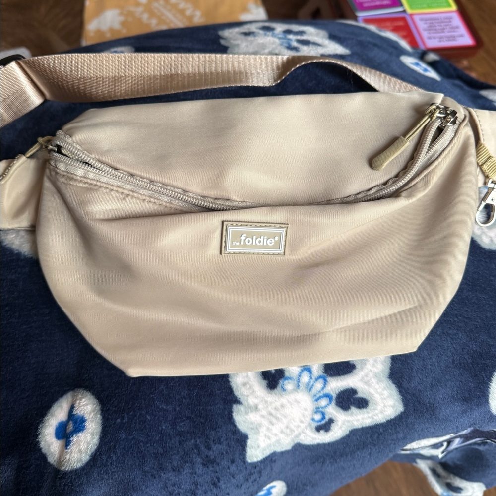 The Foldie beige crossbody belt bag